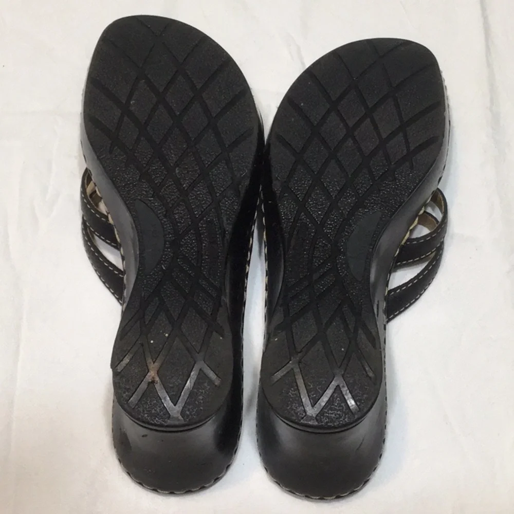 b.o.c. Black Leather Wedges​